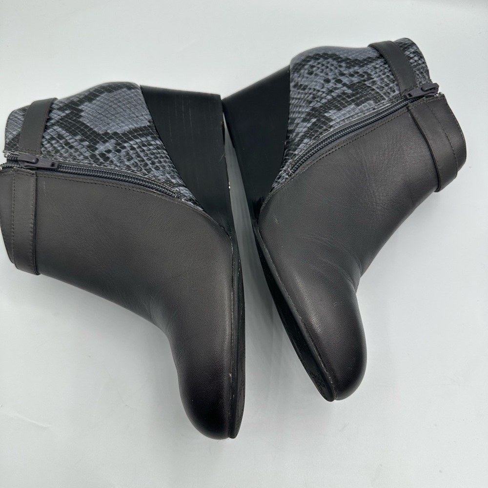 Vionic Boots Womens 8.5 Shasta Ankle Bootie Gray Snake Print Wedge Heels - Picture 7 of 12